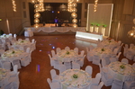 Hochzeitssaal mit runden Tischen für 170 Personen